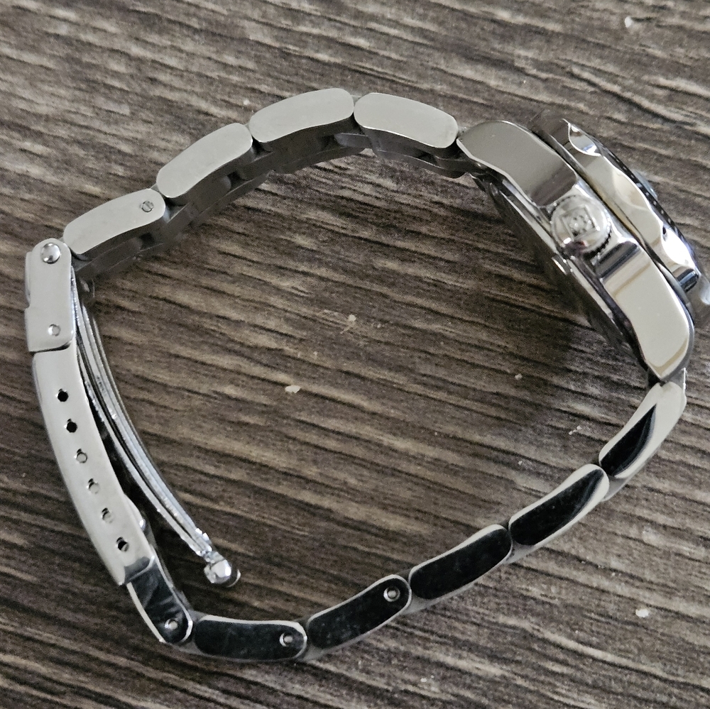 Small Silver Invicta Watch - Picture 7 of 7
